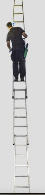 Fensterputzer beim Glasreinigung mit glasreiniger Leiter https://preispasst.de