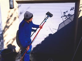 fensterputzer-john-winters-reinigt-rollladen-2026