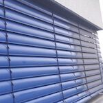 blaue-jalousien-nach-der-reinigung-unsere-dienstleistungen