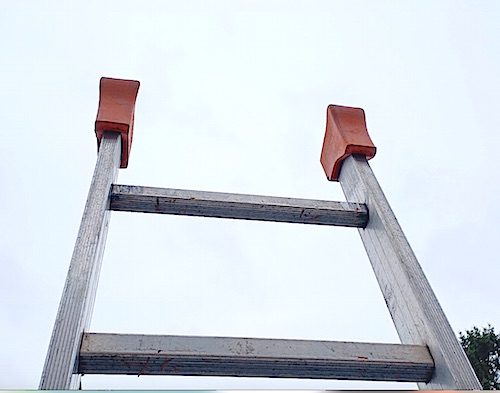 ladder-mitts-leiter-sicherheit